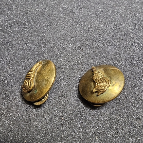 Vintage Military Torch Lapel Hat Pin Gold Tone Round Hall Marked "Gemsco N.Y" sh - Picture 4 of 6